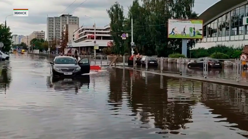 На Минск обрушился сильный ливень