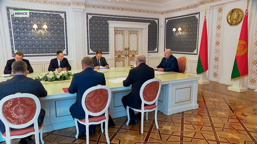 Лукашенко на совещании по вопросам функционирования банковского сектора: для вас санкций нет
