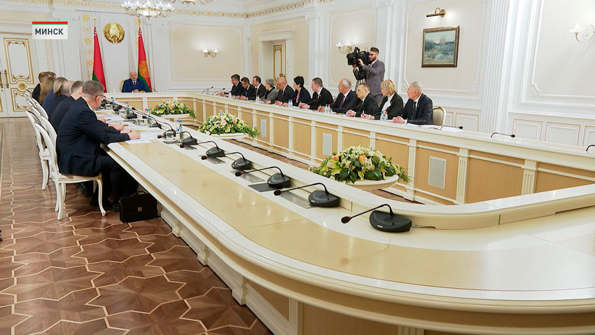 Лукашенко на заседании Президиума ВНС озвучил повестку предстоящего собрания