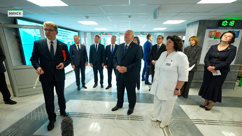 Александр Лукашенко открыл в Минске поликлинику будущего
