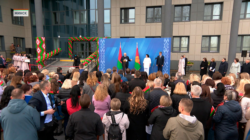 Александр Лукашенко открыл в Минске поликлинику будущего