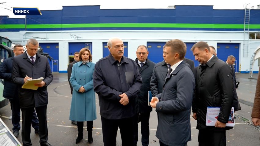 Красиво, но, нужно работать над качеством – Лукашенко оценил отечественный пассажирский транспорт