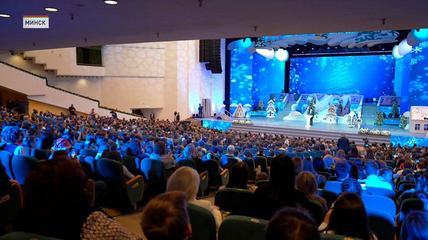 Сегодня как никогда у всех нас равные возможности! Надо только одно – трудиться: Лукашенко – детям