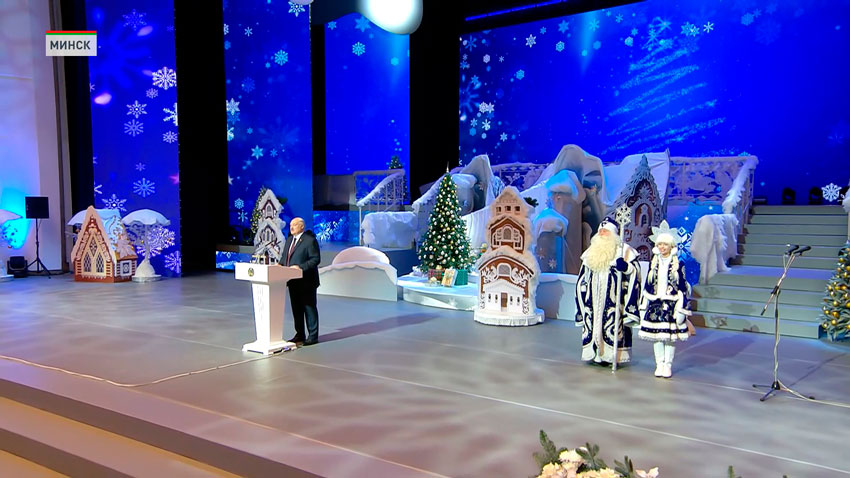 Сегодня как никогда у всех нас равные возможности! Надо только одно – трудиться: Лукашенко – детям