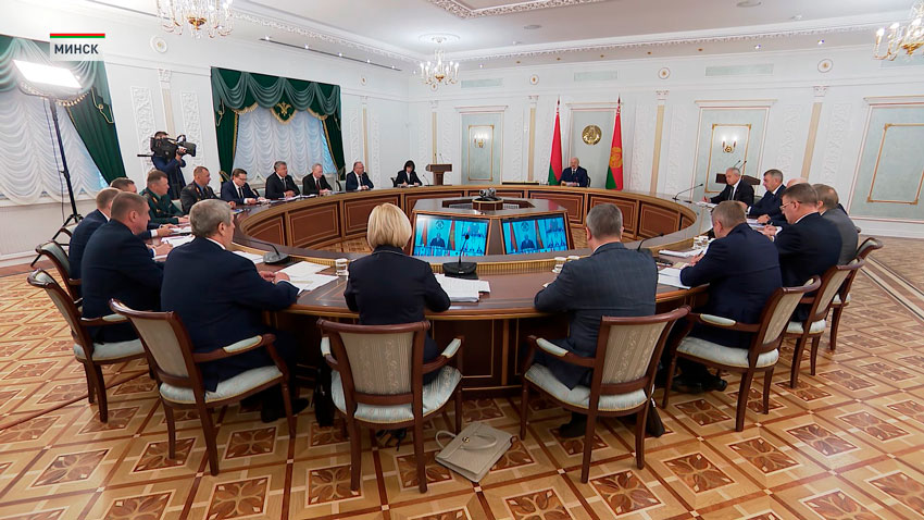 Лукашенко: нельзя допустить, чтобы уборочная кампания проходила в небрежном режиме