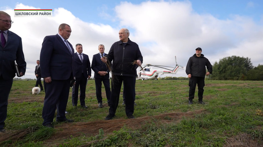Лукашенко совершает рабочую поездку в Шкловский район