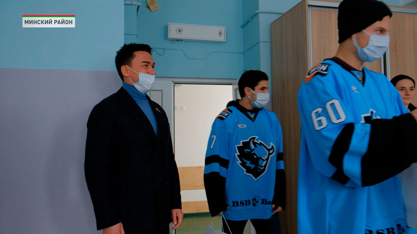 Марафон добра – сенатор Басков и игроки «Динамо-Минск» навестили ребят в онкоцентре в Боровлянах