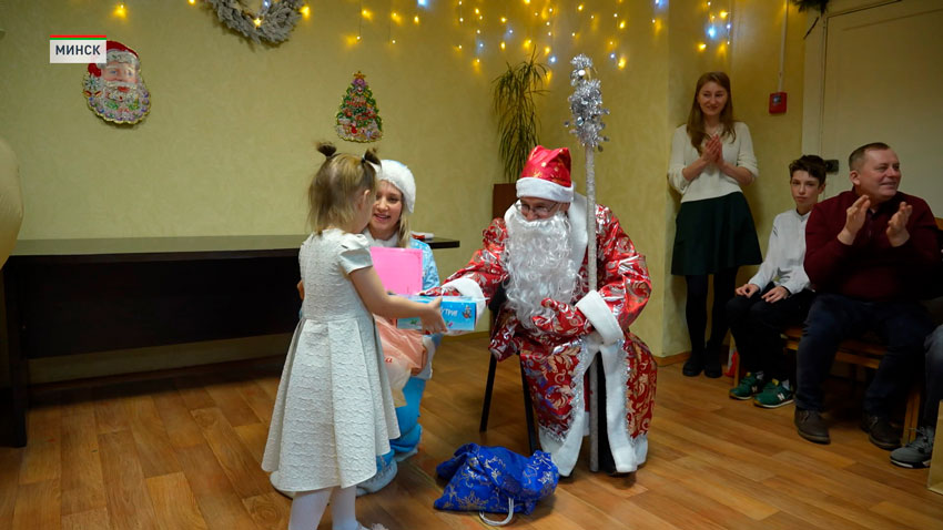 «Наши дети» – представители МВД поздравили с праздниками воспитанников детского дома семейного типа