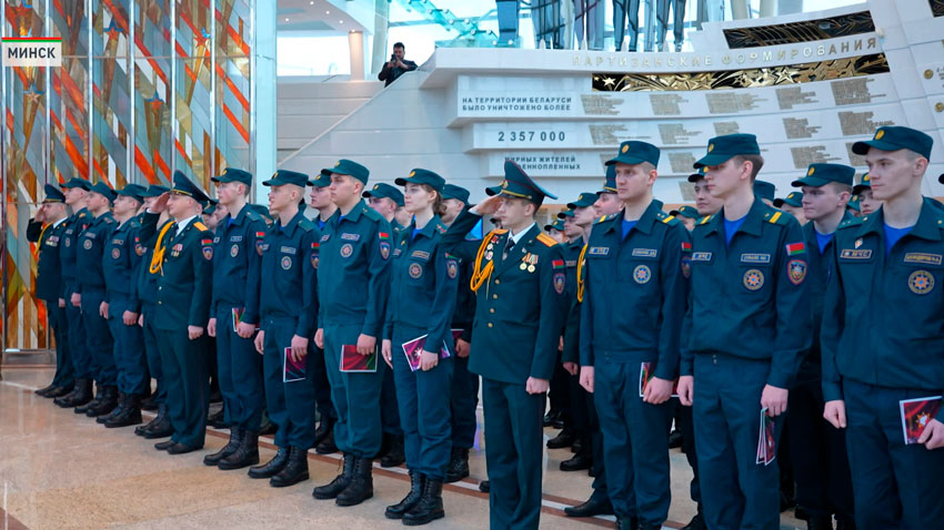 Почти 80 новобранцев МЧС приняли присягу в Минске