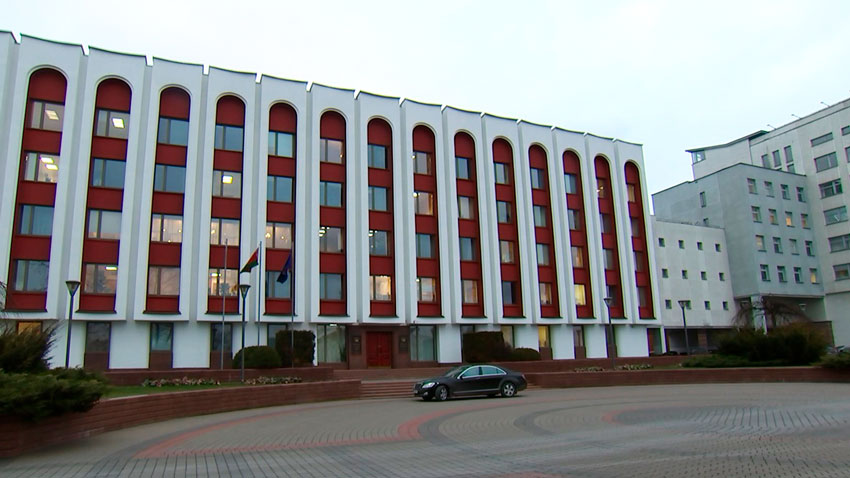 Официального запроса от Вильнюса на организацию встречи с белорусской стороной не поступало, заявил пресс-секретарь Министерства иностранных дел Беларуси.