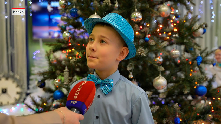 Я люблю, когда гости приезжают, потому что там, например, когда мы станцевали танец, хлопают, и мне приятно.