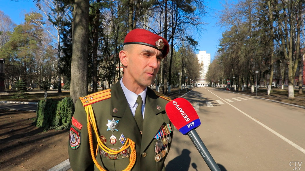 Девушки с автоматами! Участницы «Мисс Минск» посетили военную часть 