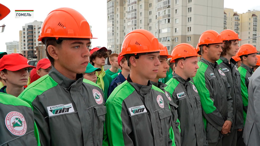 Гомельские студенты участвуют в строительстве детской поликлиники