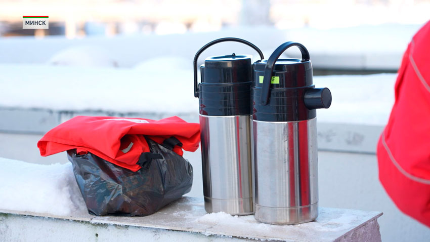 В Минске волонтёры Красного креста развернули мобильные пункты обогрева