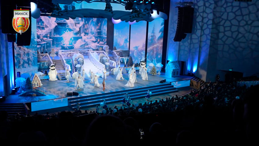 МВД организовало во Дворце Республики новогоднее представление для детей