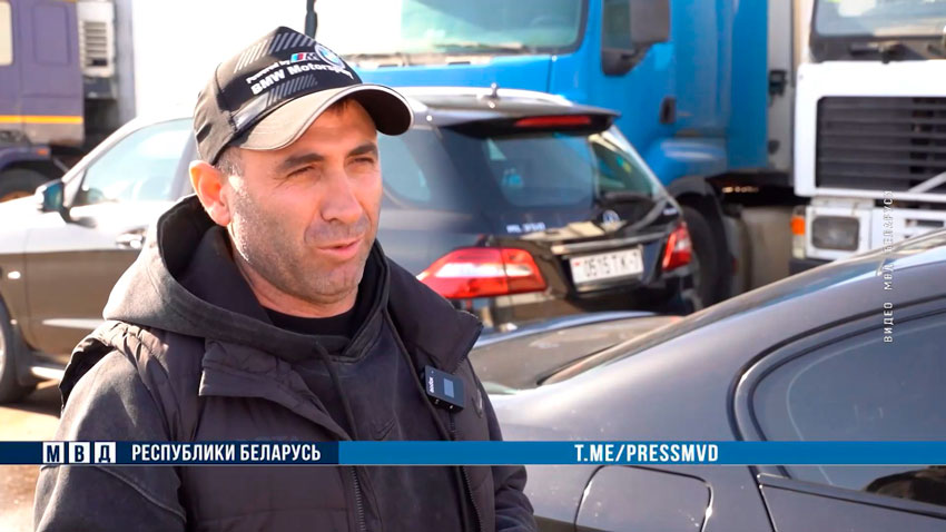 Я сбоку видел автобус, там много людей было. Поэтому я решил рисковать, чтобы его как-нибудь остановить. 