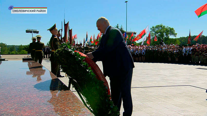 Президент возложил венок к подножию Кургана Славы
