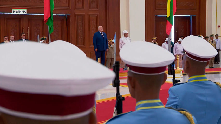 «В Беларуси есть все необходимое для того, чтобы технологически Мьянма могла подняться еще на одну ступень выше». Об этом заявил Александр Лукашенко во время переговоров с исполняющим обязанности Президента Республики Союз Мьянма.