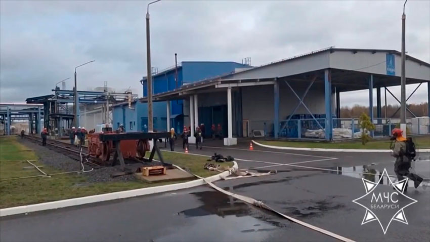 Работать в таких условиях могли только в специальном защитном костюме, но и так – время ограничено.