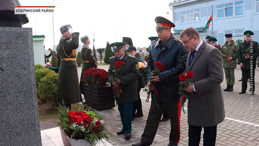На погранзаставе «Дивин» открыли памятник Герою Советского Союза Лопатину
