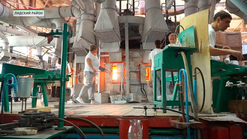 На стеклозаводе в Берёзовке начали выпуск новогодней продукции