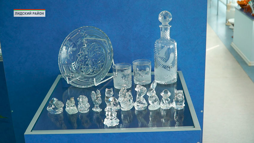 На стеклозаводе в Берёзовке начали выпуск новогодней продукции