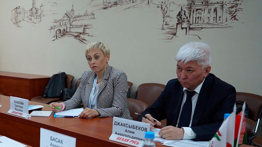 Наблюдатели от СНГ продолжают мониторинг процесса подготовки к единому дню голосования