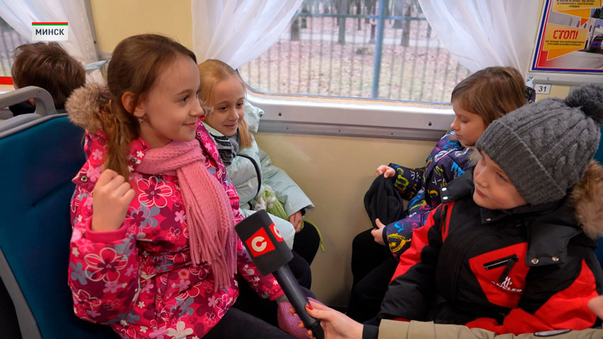 Я здесь в первый раз. Очень интересно прокатиться на таком поезде.