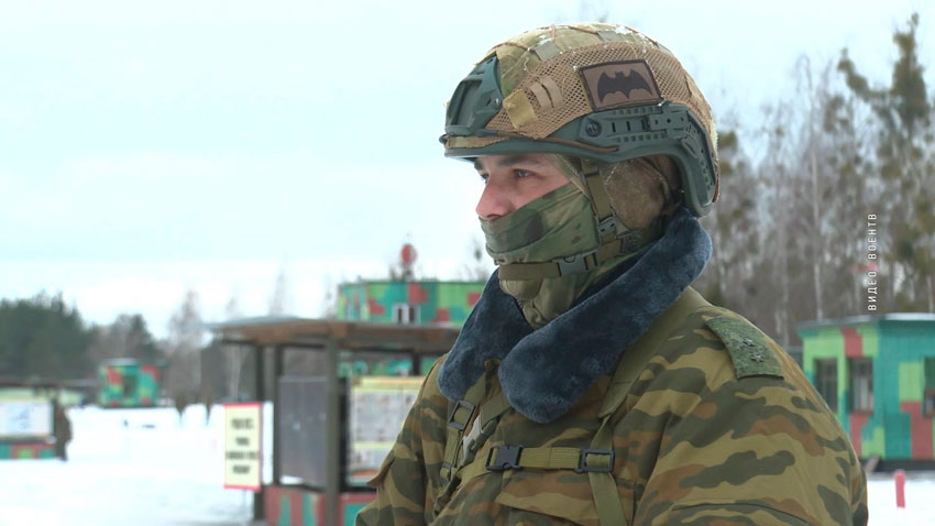 Пытаемся им передать свой опыт. Выставление караулов, установление инженерно-оборонительных заграждений, ограждений, огневые точки как правильно установить. Людей обучаем.