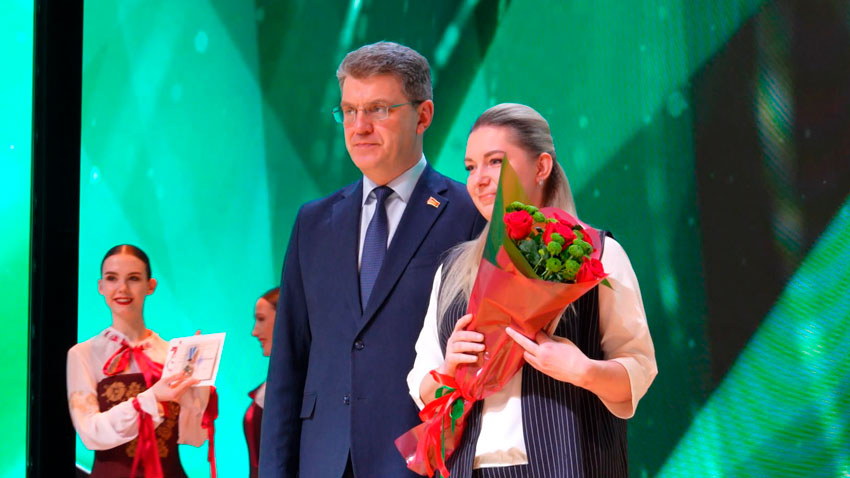 «Образец для молодежи»! Орден Матери вручили 26 многодетным минчанкам