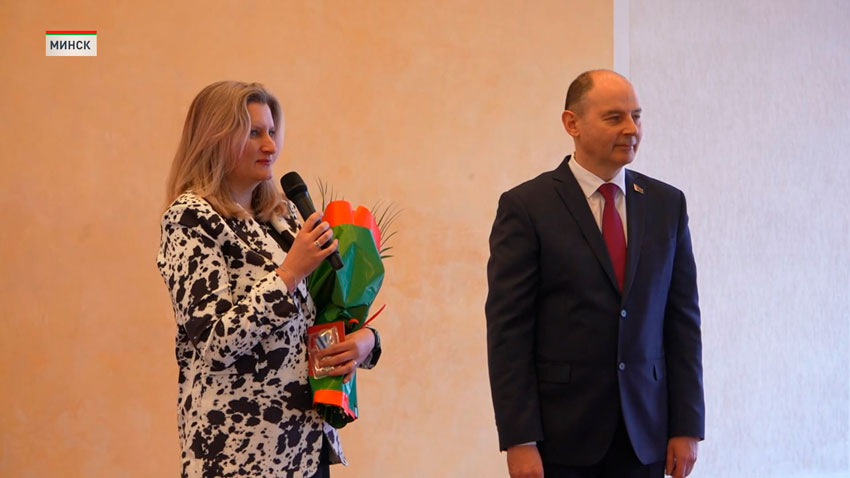 За любовь, заботу и труд! Во Дворце Республики Орденом Матери наградили представительниц Минской области