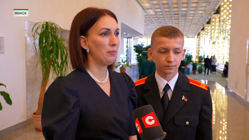 У нас пятеро детей в семье. Многодетная семья для нас – это прежде всего гордость. Это большой труд быть многодетной мамой. В пять раз больше мы заботимся, помогаем им решить какие-то вопросы, поставить на путь правильными советами. Поддерживаем во всем.