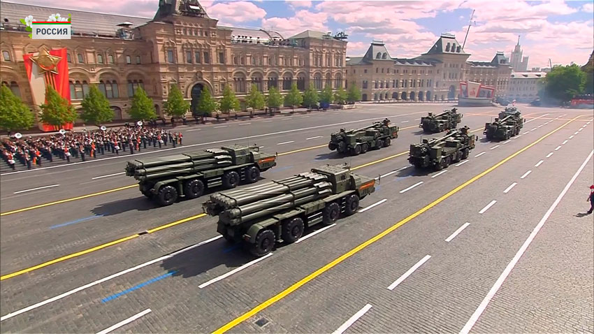 На параде представили современную технику