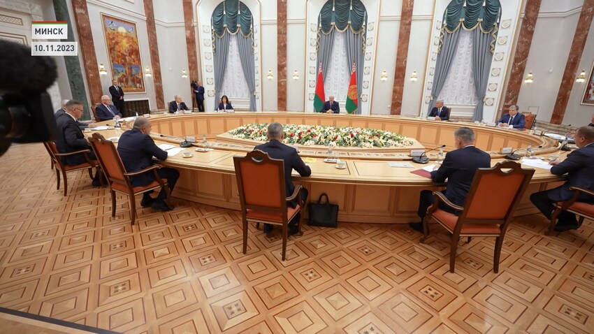 Встреча Президента с руководителями политических объединений страны