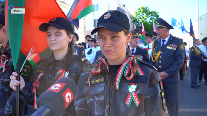 Я считаю, что это гордость и почет для нашей страны, что мы отмечаем каждое 3 июля этот праздник.