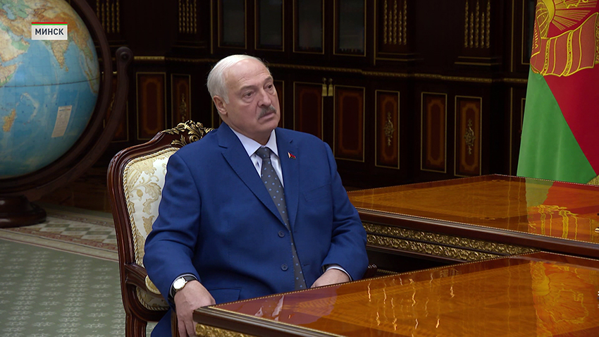 Лукашенко заслушал доклад Рыженкова