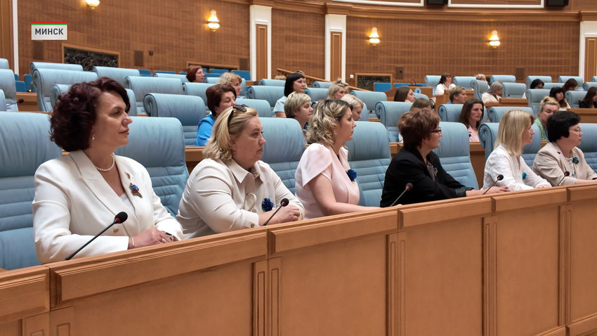 Представительницы БСЖ Гродненской области побывали на экскурсии во Дворце Независимости