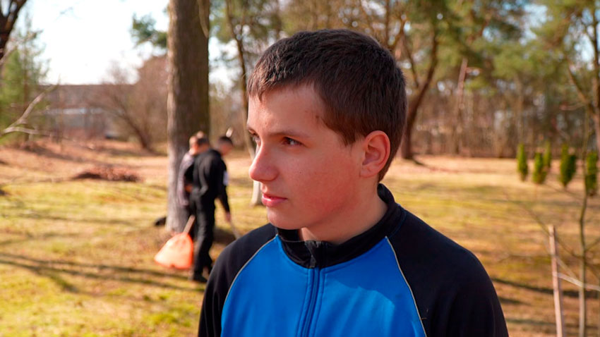 Навели порядок на территории братского кладбища. Я считаю, что эти работы очень важны, это дань памяти людям, которые тут погибли и были похоронены во время Великой Отечественной войны. 