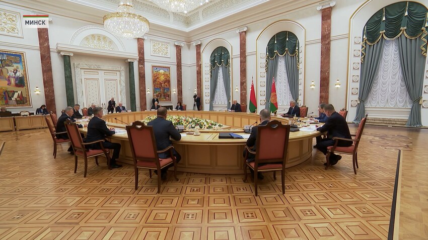Александр Лукашенко провёл встречу с лидерами политических партий 