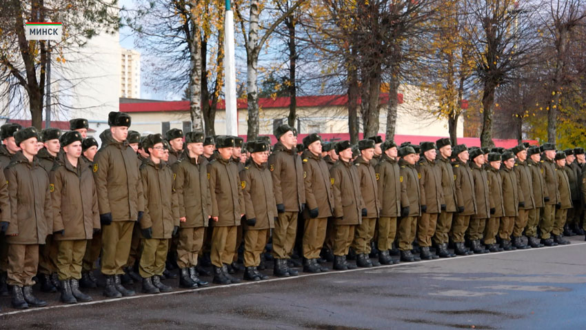 Проводы солдат, завершивших срочную службу, проходят по всей стране