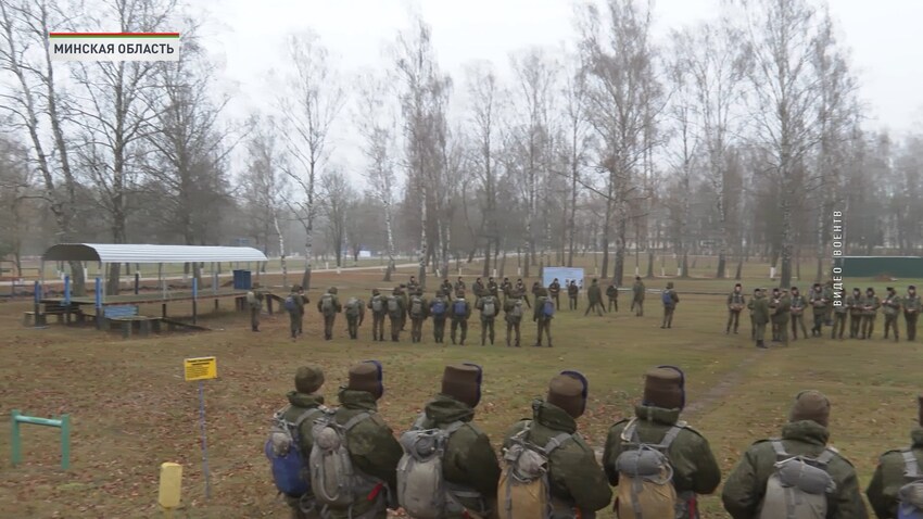 Важно периодически проверять технику и боеготовность войск