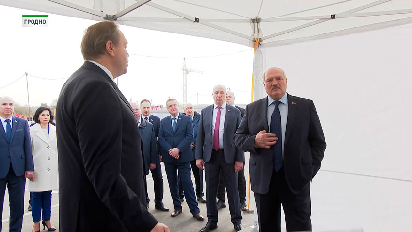 Президент заложил капсулу на месте строительства городской больницы в Гродно