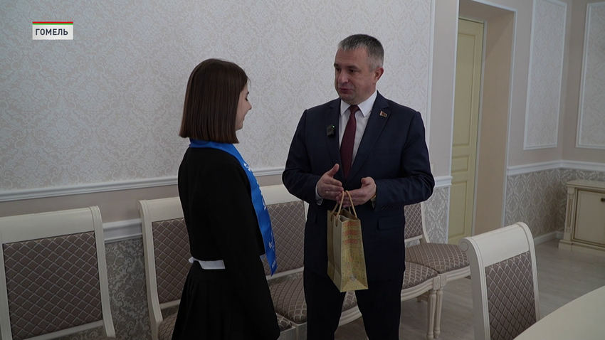 Школьница из Гомельского района получила семена арбуза от Президента