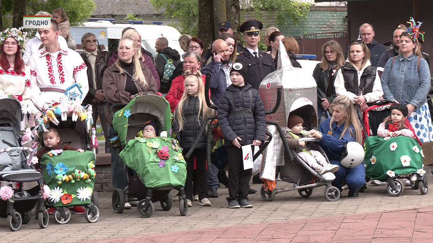 В Гродно состоялся парад детских колясок
