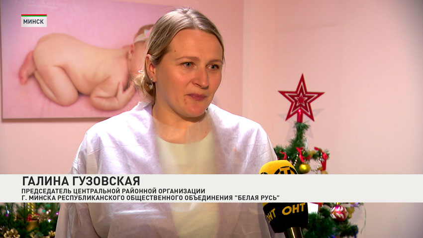 Активисты «Белой Руси» в РНПЦ «Мать и дитя» поздравили мам, родивших в новогоднюю ночь