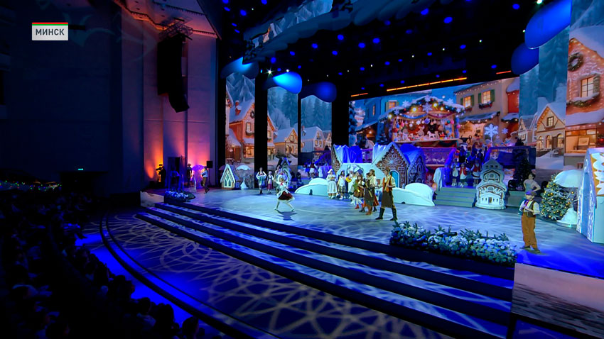 «Сегодня как никогда у всех равные возможности». Какой совет дал детям Лукашенко на Главной елке страны