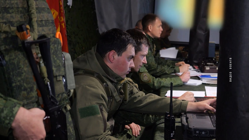 Действия при оборонительном бое отрабатывают в одной из артиллерийских бригад в рамках проверки боеготовности