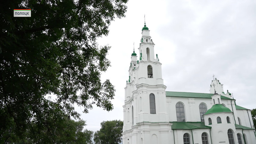 У восточной стены Софийского собора в Полоцке впервые развернуты археологические раскопки