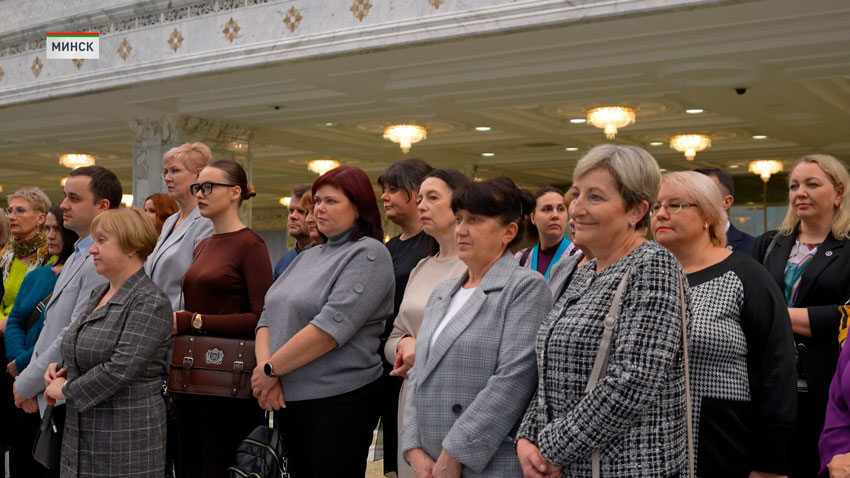 Сотрудники БелТПП и Минского моторного завода с экскурсией посетили Дворец Независимости
