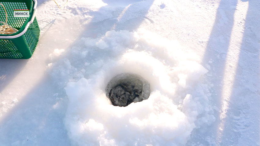 Экологическая акция "Сделаем лунки – спасем рыбу от замора!"